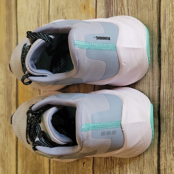 NIKE AIR ZOOM Size 7 - Picture 4 of 8